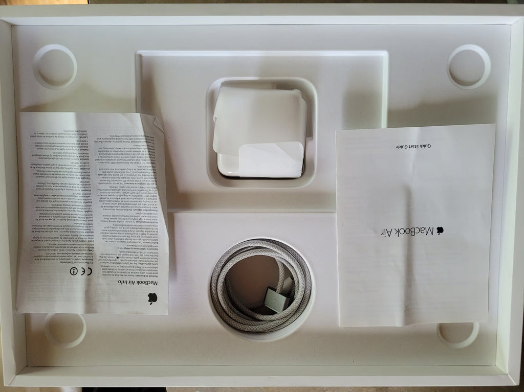 MacBook Air with M2 chip 3H66