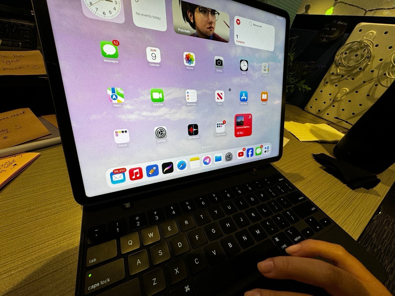 BUNDLE! Apple iPad Pro 6th Generation with Magic Keyboard and Apple Pencil 2 9X98