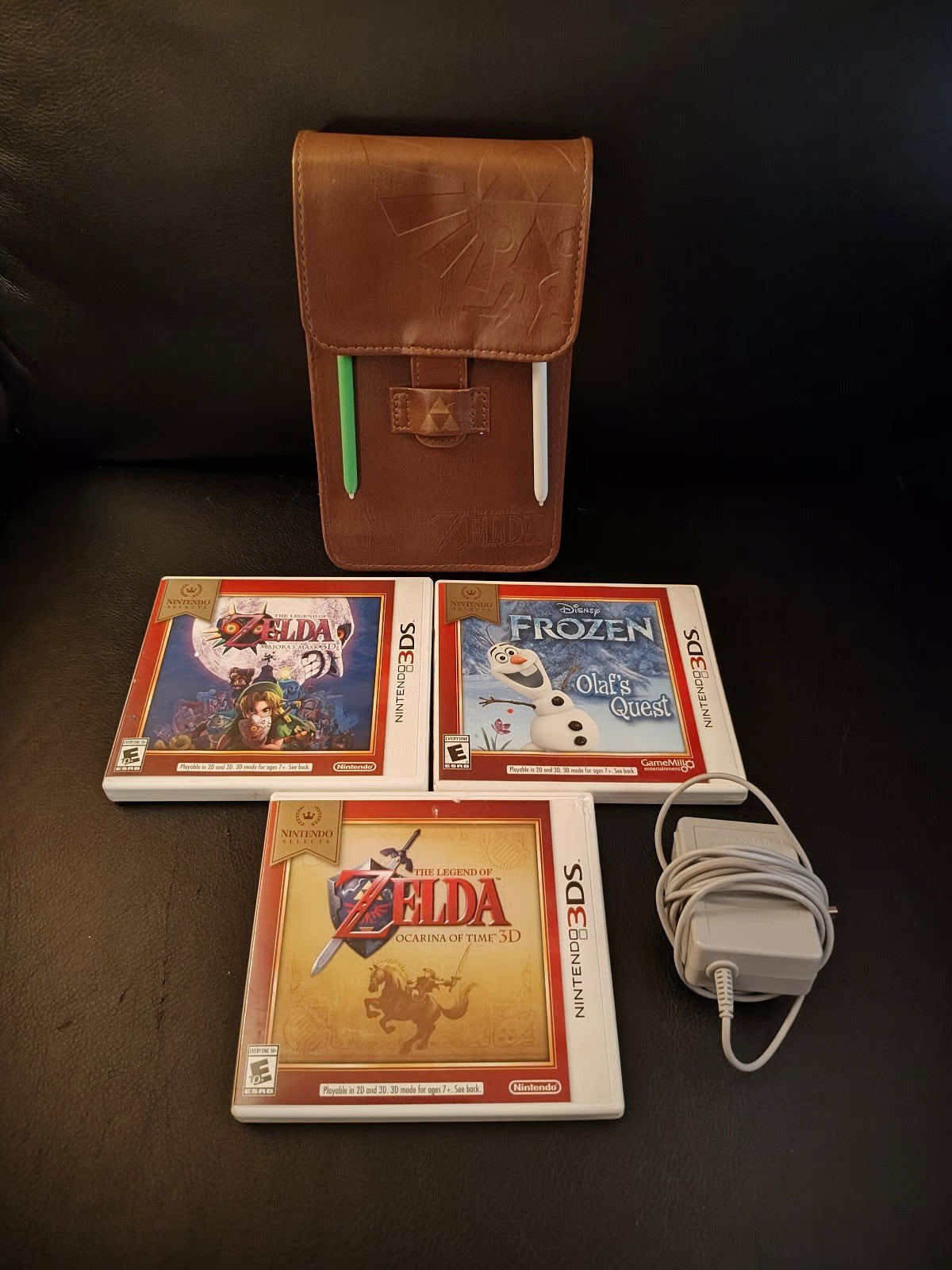 Nintendo 3DS XL The Legend of Zelda Triforce in Gold