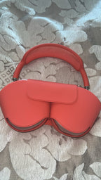 AirPods Max red 9L36