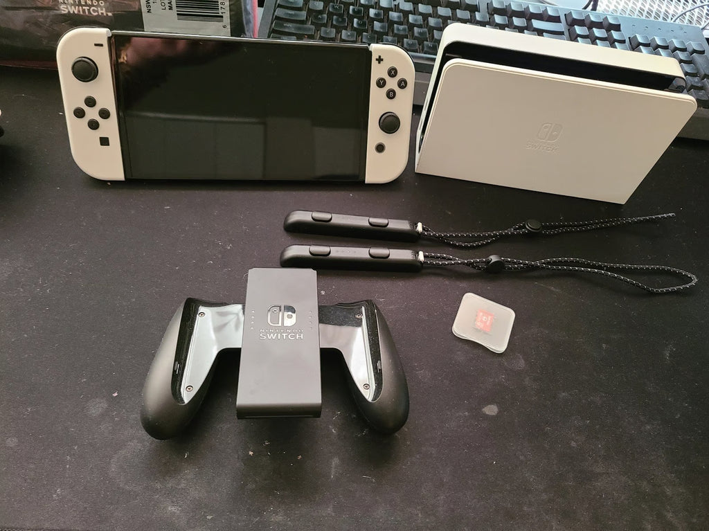 Nintendo Switch OLED bundle- NO BOX 8N36