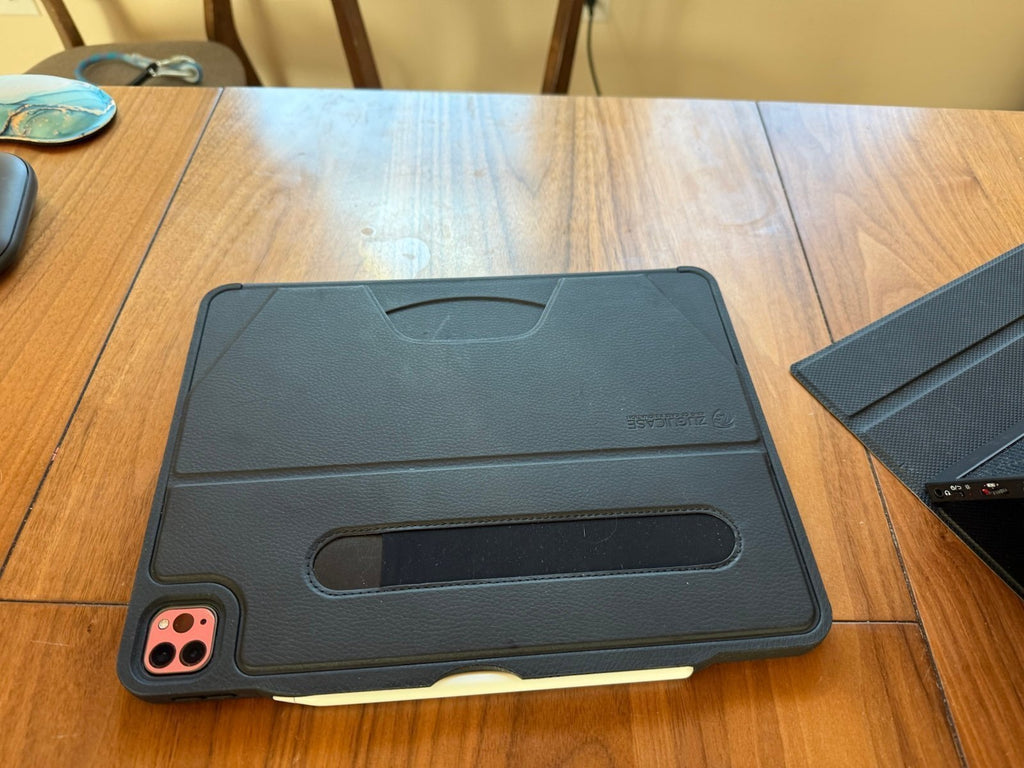 iPad Pro 12.9 inch 256 Gb 4th generation with pencil and case 2U69