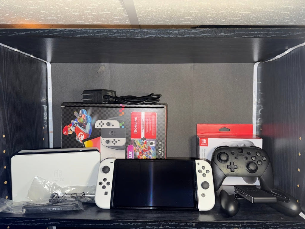 Nintendo Switch Oled Used With Nintendo Pro Controller. 3U17