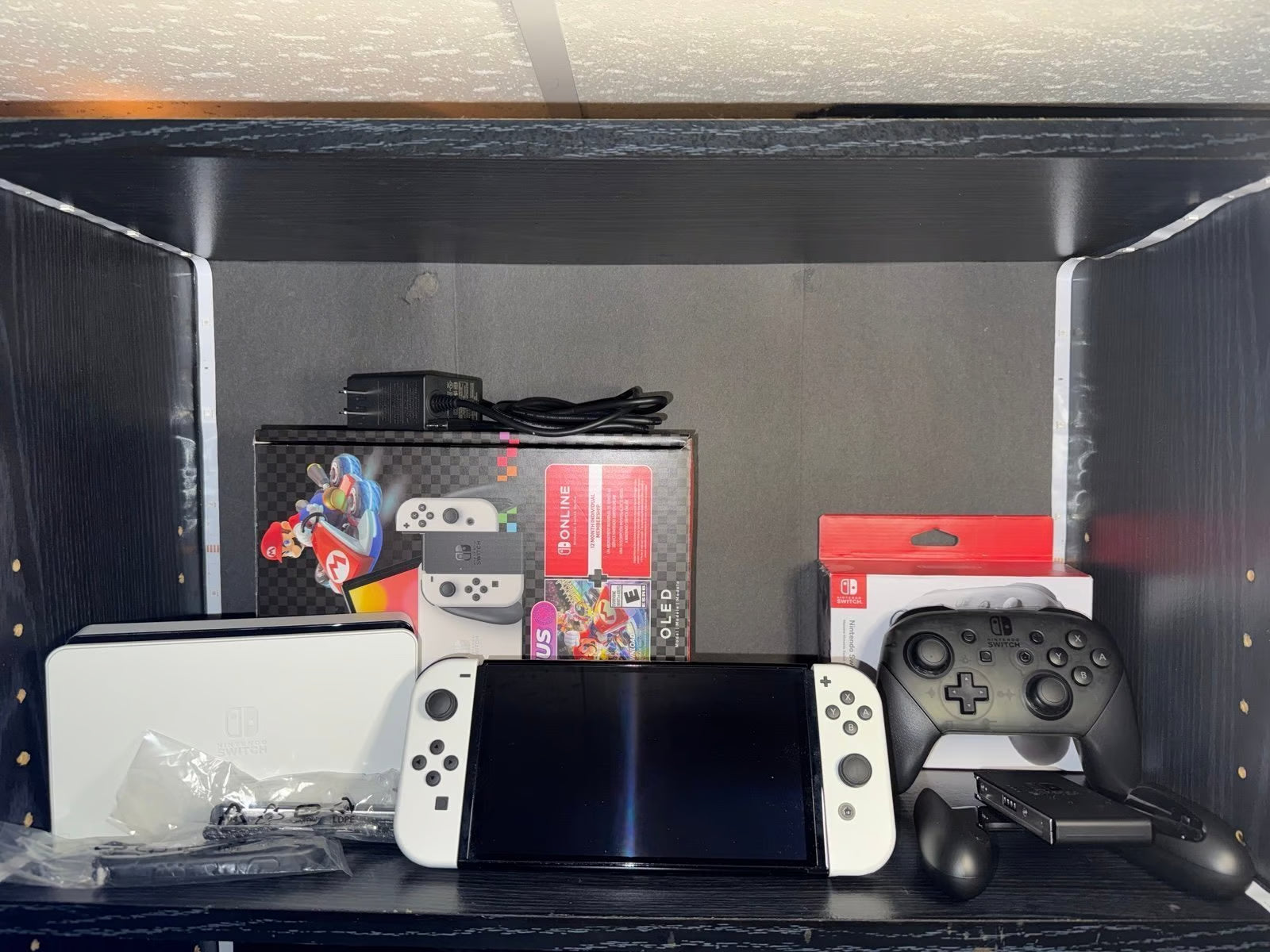 Nintendo Switch Oled Used With Nintendo Pro Controller. 3U17