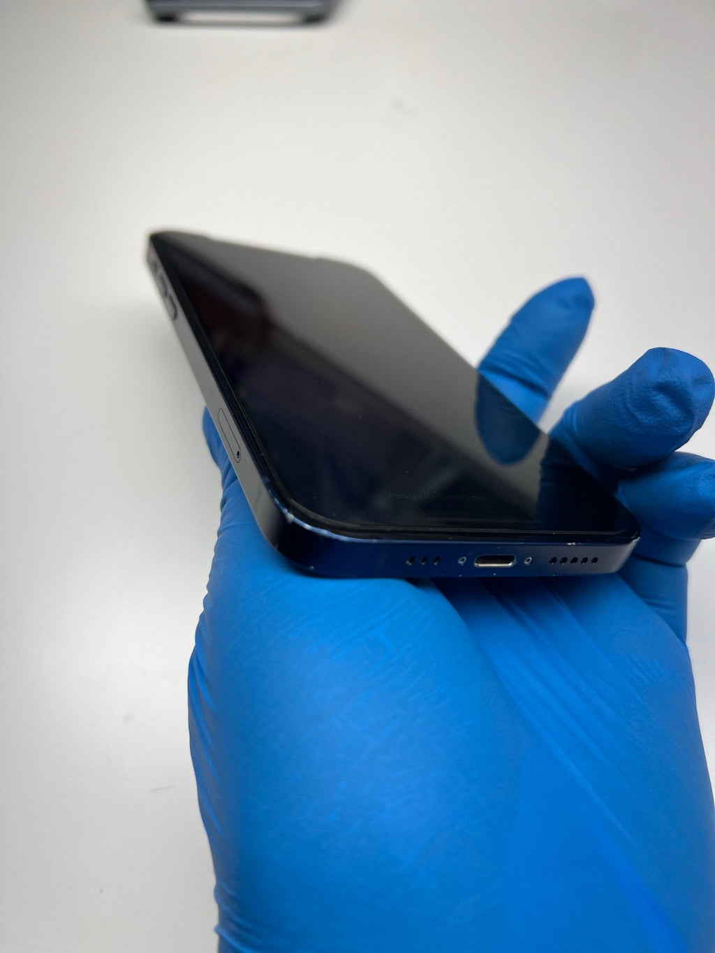 Apple iPhone 12  Unlocked 1W37