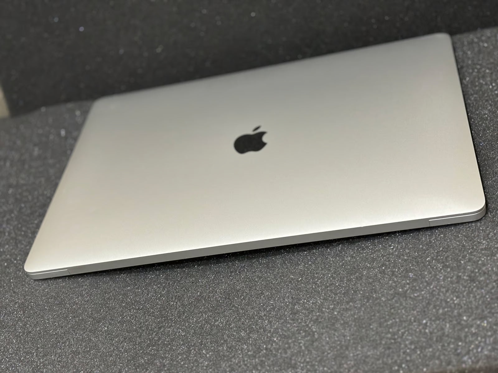 MacBook Pro 16 2019 i7 32gb RAM 512 gb ssd silver 6B96