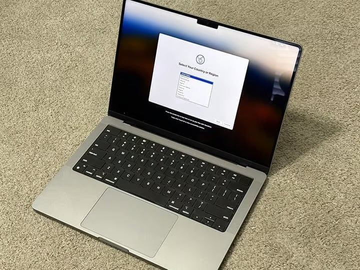 Apple MacBook Pro 14"" 16C GPU 3.2GHz 16GB RAM 1TB SSD A2442 8V39