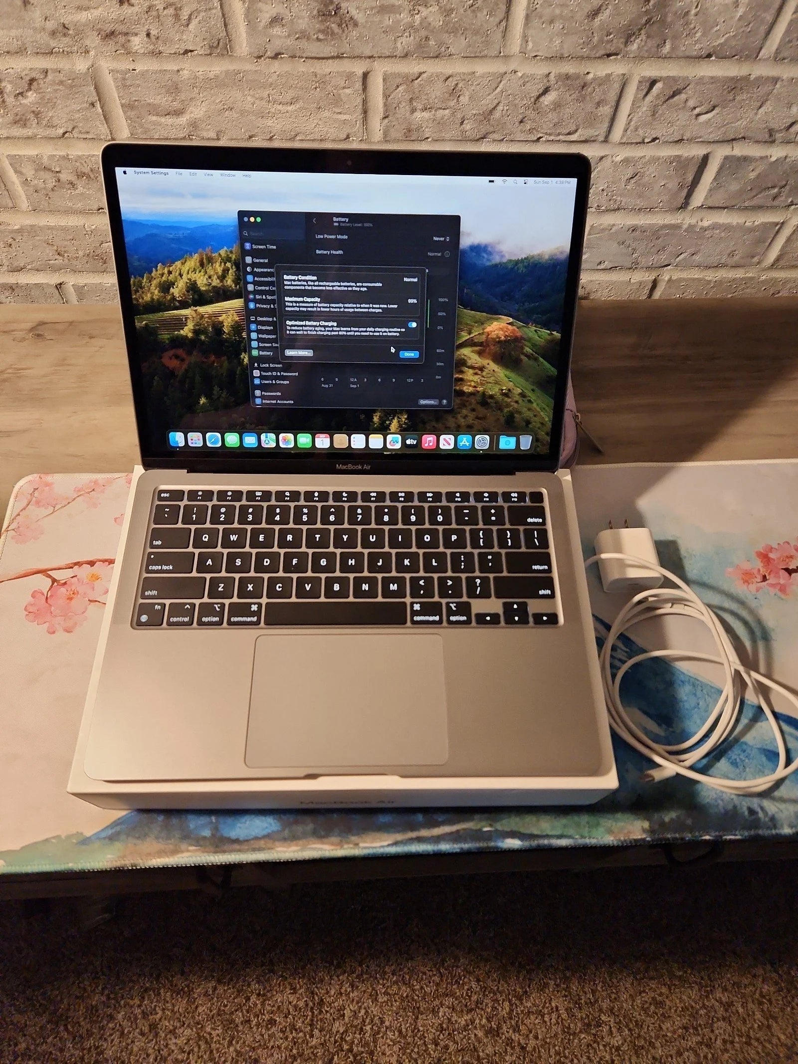 Apple Macbook Air A2337 13in.  M1 3.2 GHz  1TB SSD 5M56