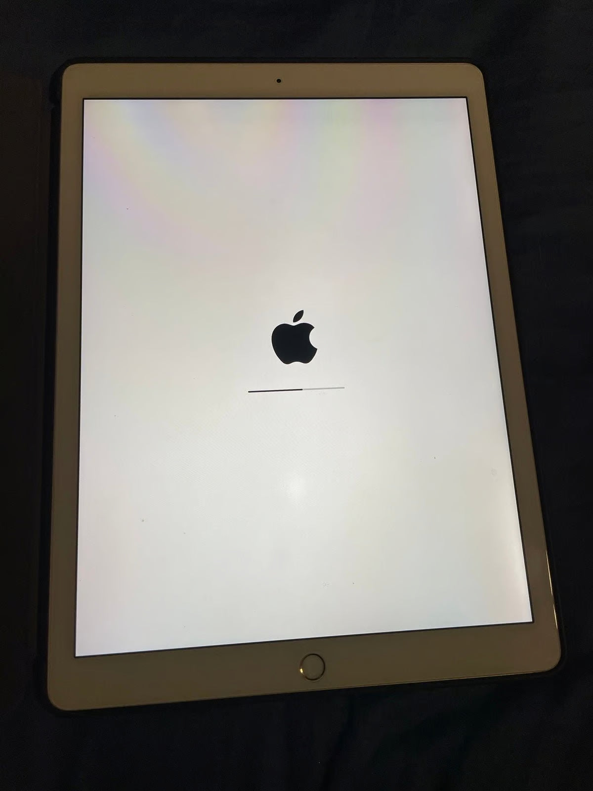 WIFI ONLY 1st Gen iPad Pro 12.9�?Screen 128GB Gold + 1st Gen Pencil + More! 7D66