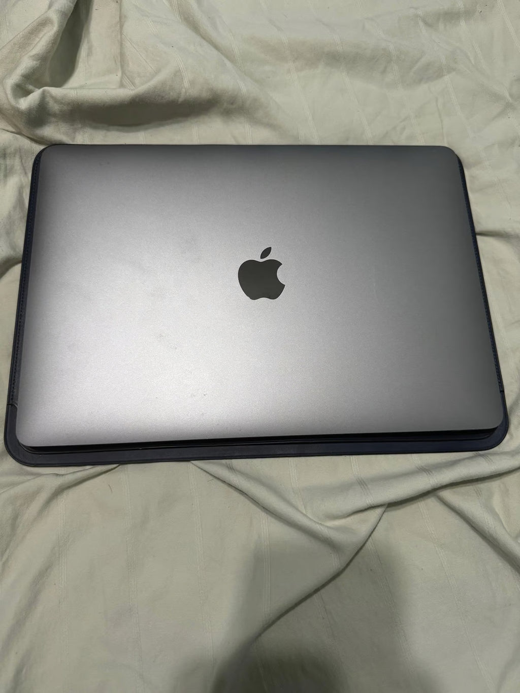 MacBook Pro M1 13 inch 16GB RAM/1TB SSD 8E71