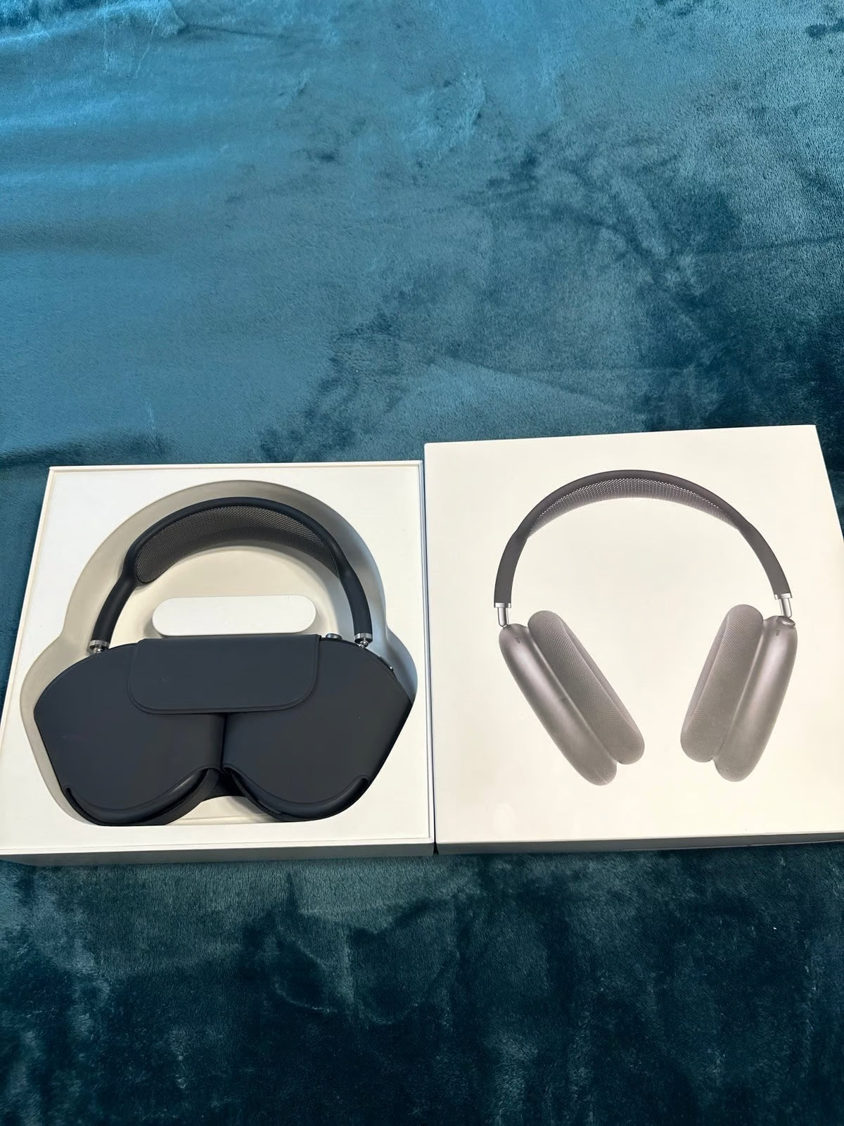 AirPods Max and travel charging case 5Q28