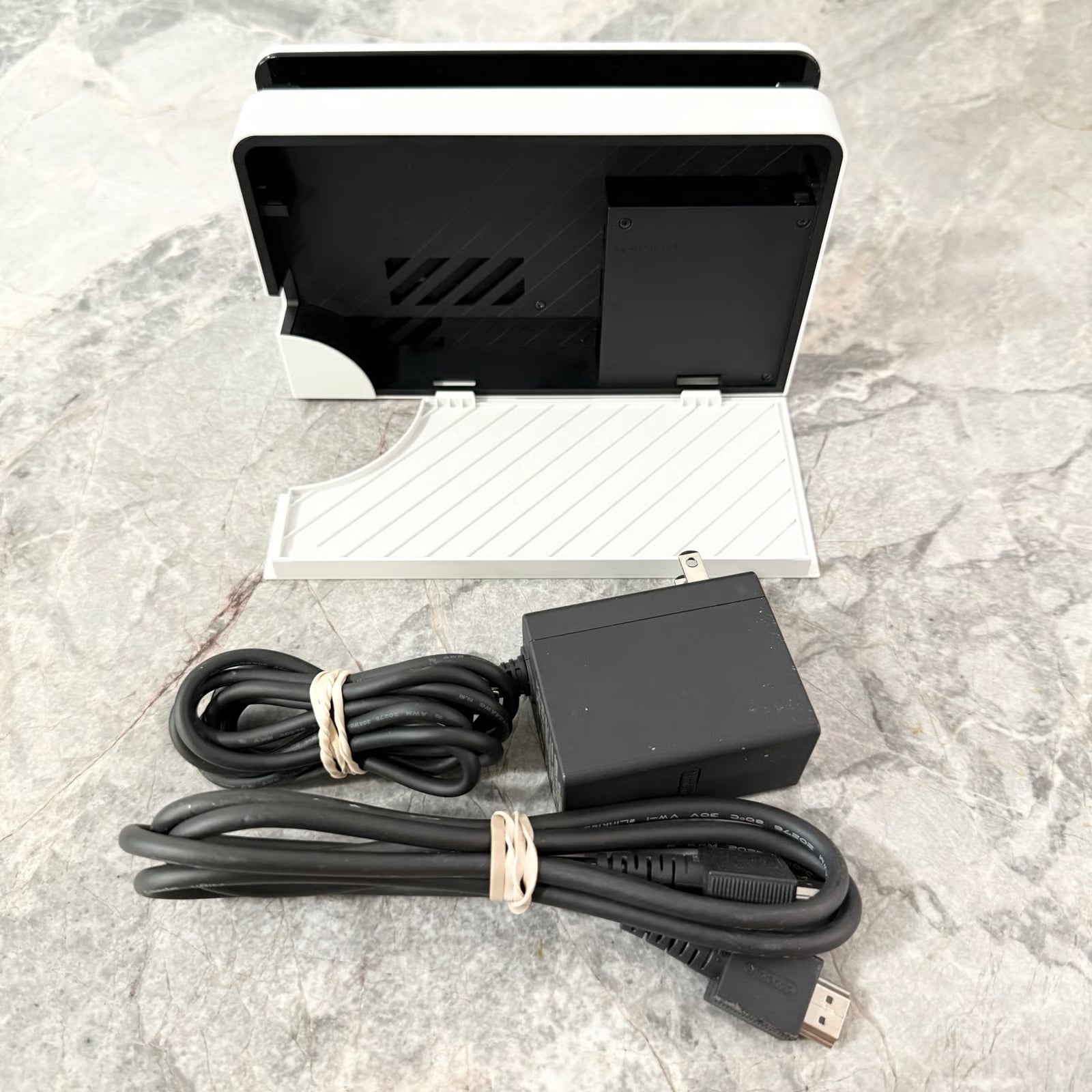 Nintendo Switch OLED White Bundle 6R11