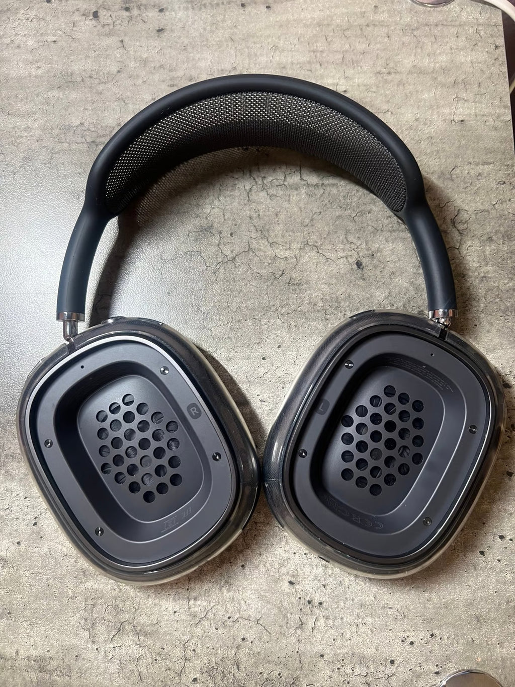 Apple AirPods Max in Space Gray 2T56