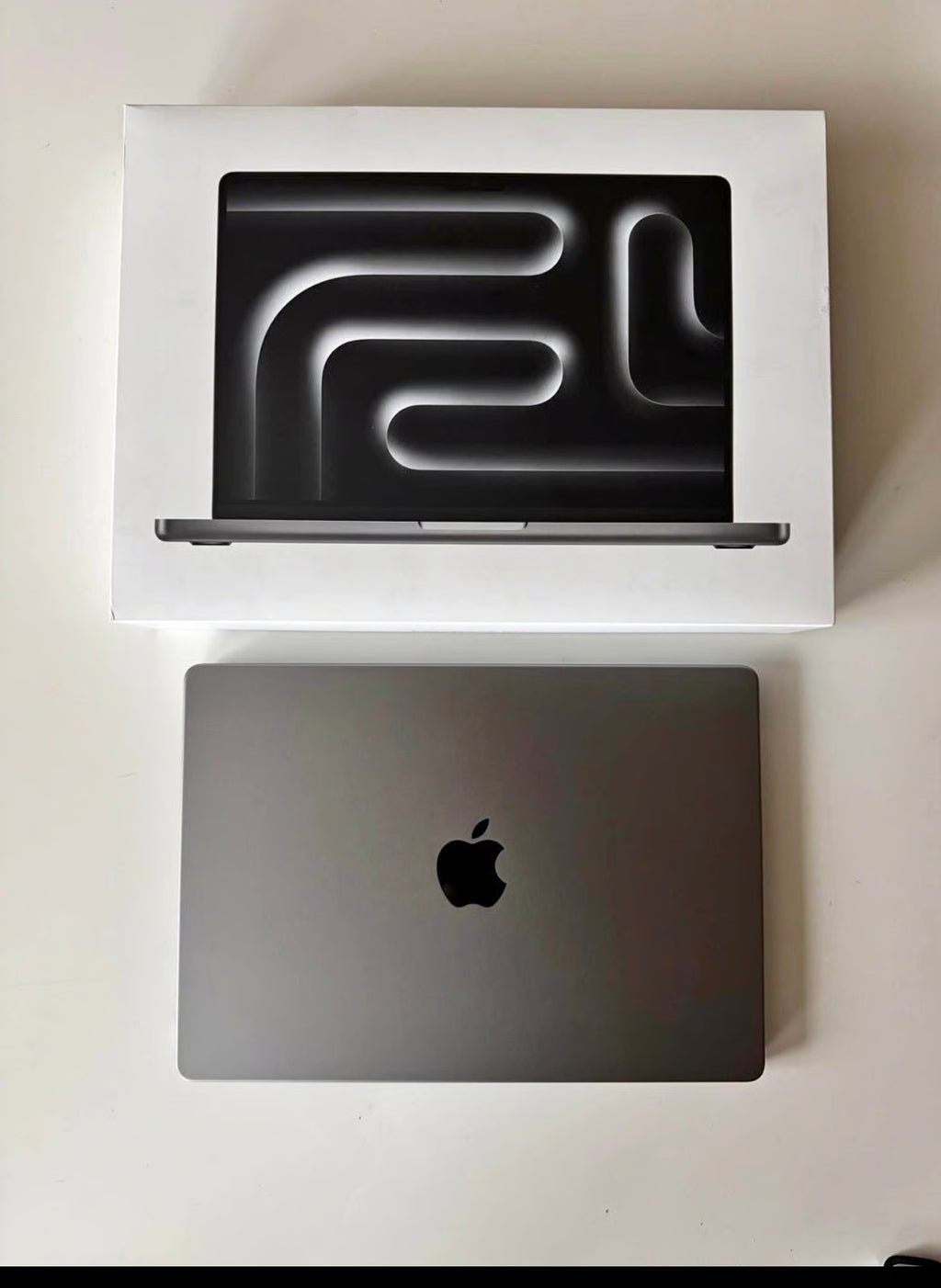 Apple MacBook Pro M3 2F13