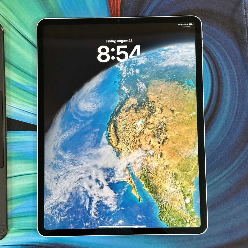 Apple iPad Pro 12.9�?4th Gen 256gb WiFi + Cellular Unlocked w/ Magic Keyboard 1H36