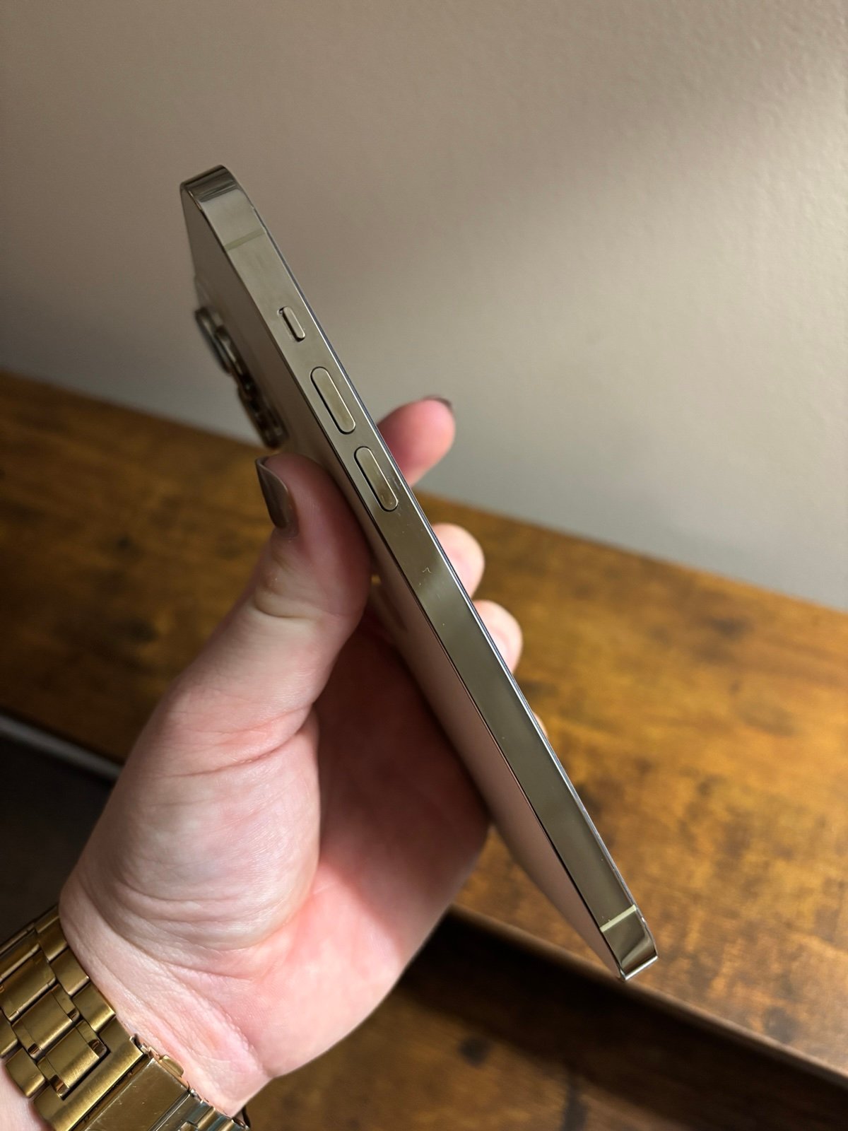 Apple iPhone 14 Pro Max 128 GB in Gold 1X11