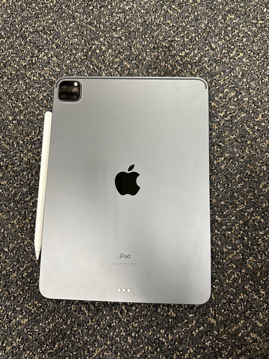 iPad Pro 11inch 3rd gen 128gb 1Y77