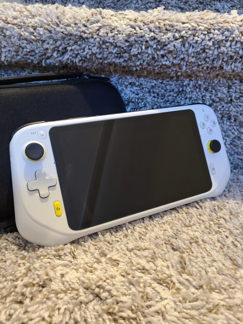 Logitech G Cloud Video Game Handheld - Xbox / PS5 Streaming and Emulation 1N21