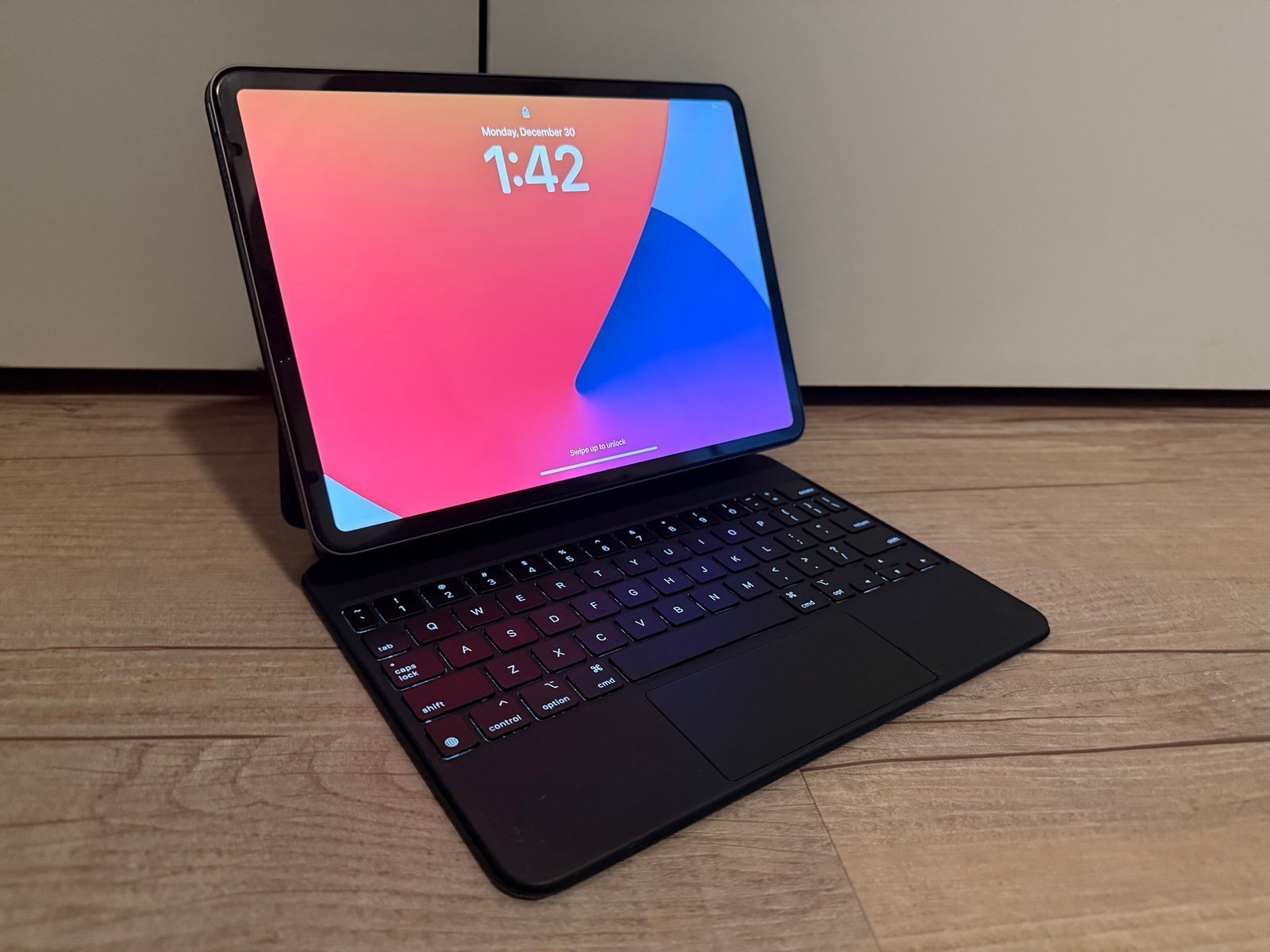 iPad Pro 11�?inch 512GB like new with magic keyboard with Apple Pencil MTXT2LL/A 5K67