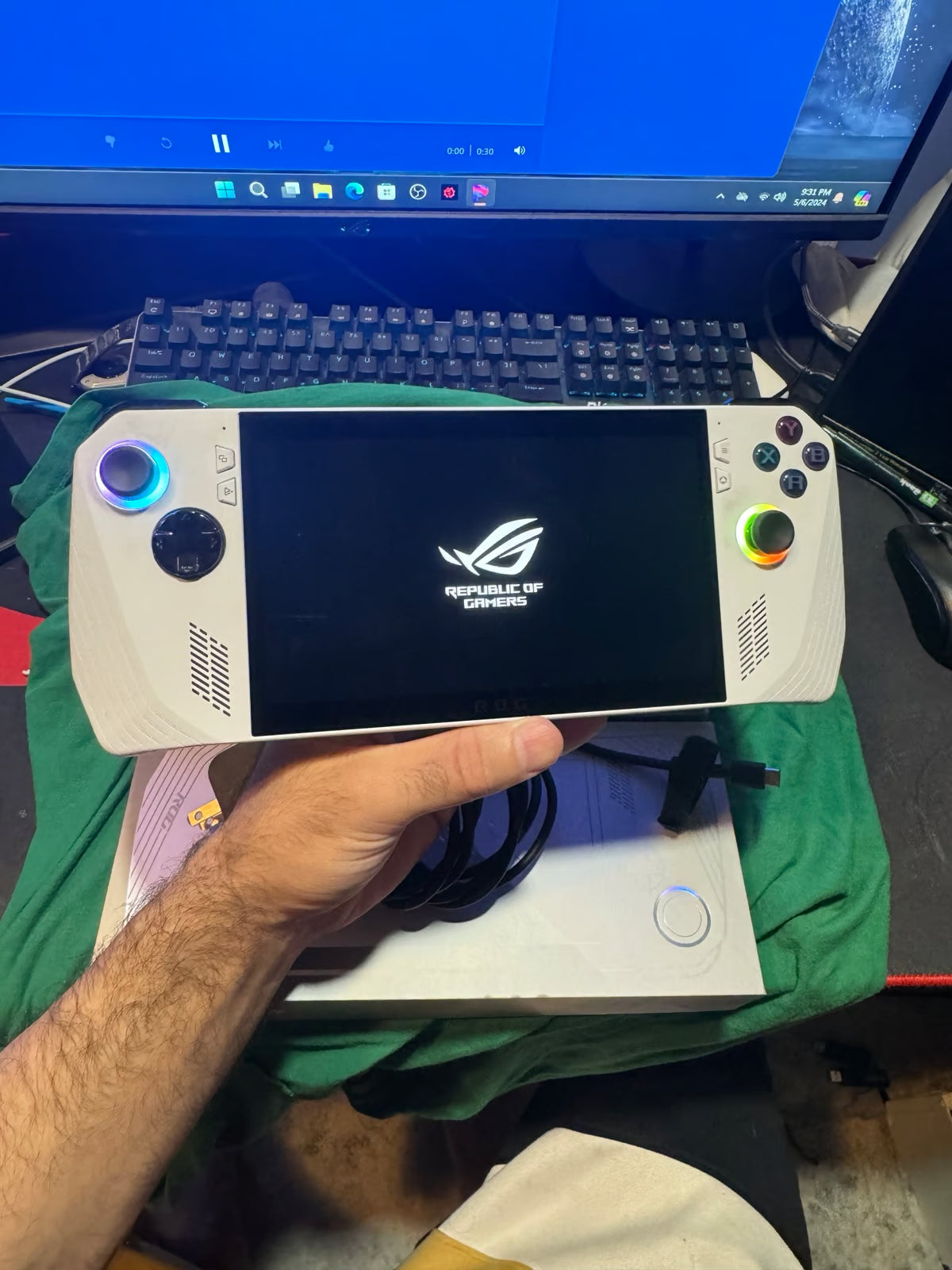 ASUS - ROG Ally 7"" 120Hz FHD 1080p Gaming Handheld - AMD Ryzen Z1 Extreme 512GB 8B99