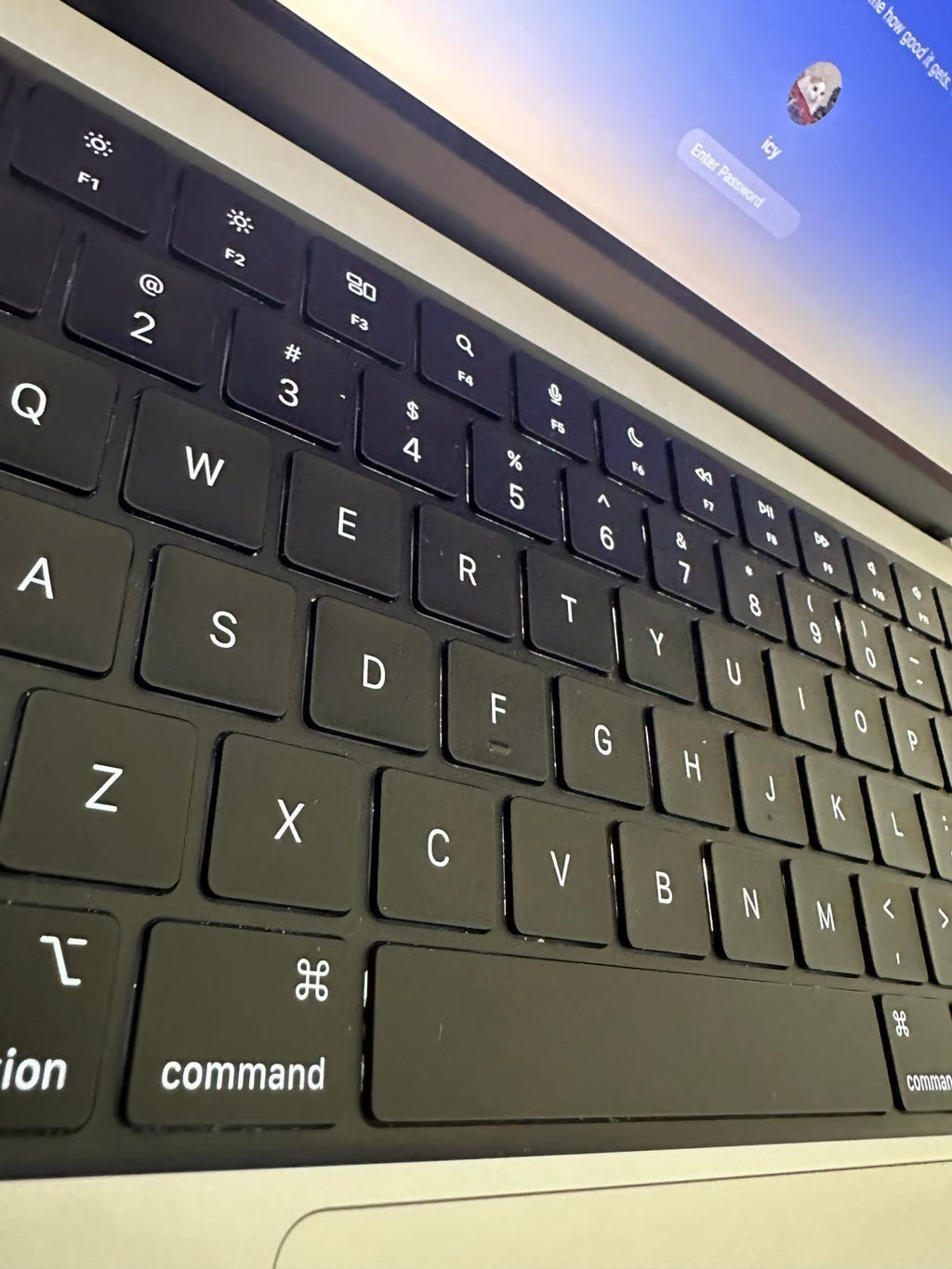 M2 Macbook pro 512 Gb 3Y69