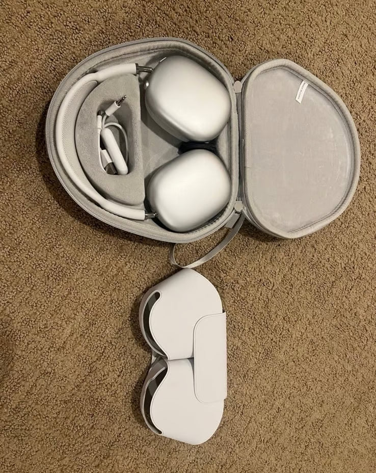 Apple AirPods Max with Smart Case in Silver 9F57