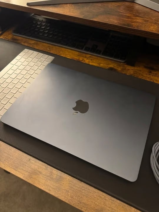 MacBook Air 13.6"" With M2 Chip 5L88