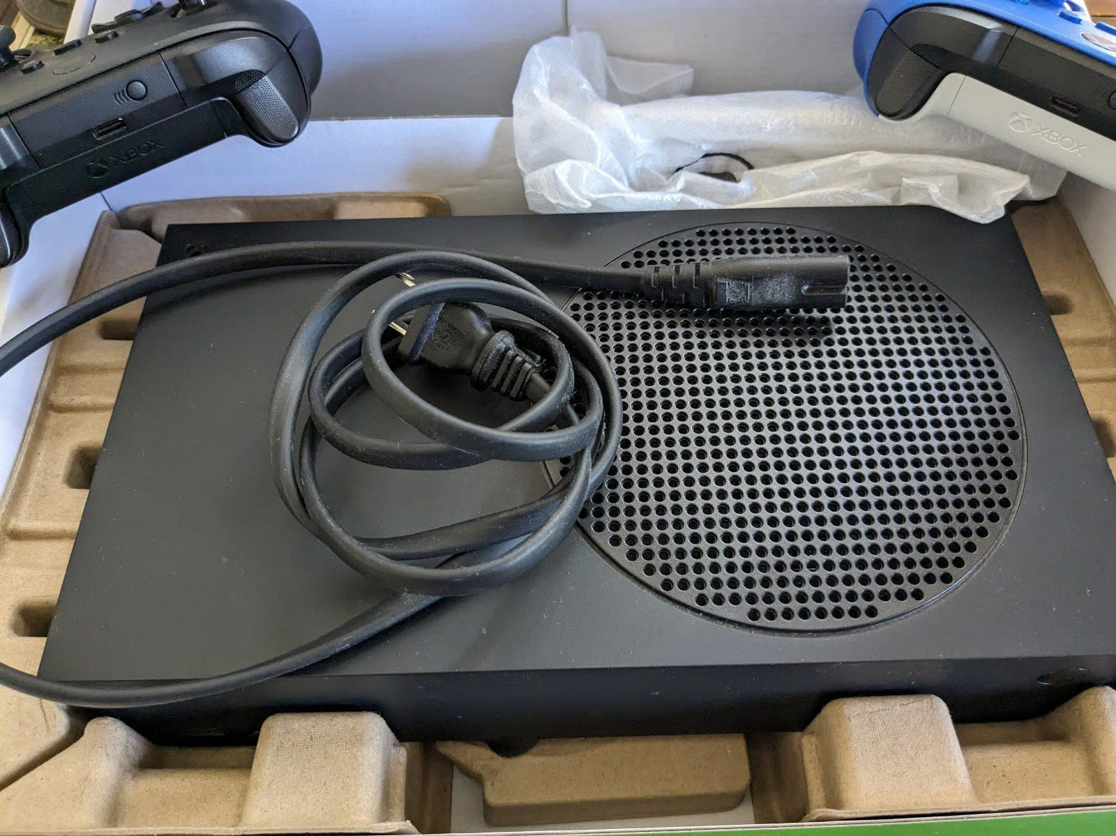 Xbox Series S 1tb Console and 1 Black Remote In Box 5M15