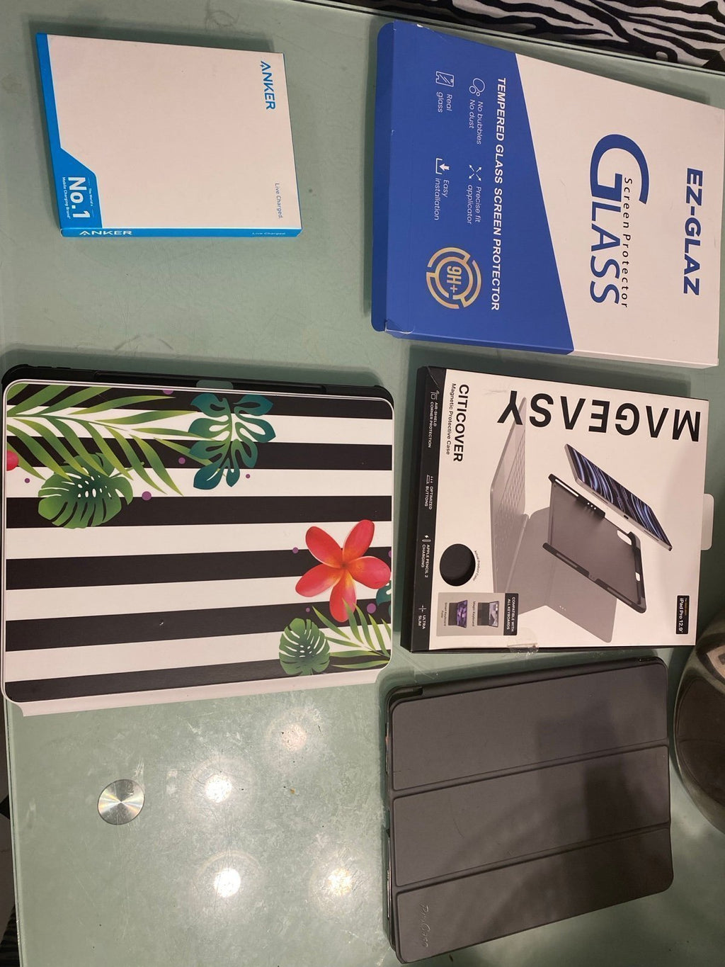 Apple iPad Pro 5th Generation 128 GB 12.9�?5G & bundled with extras 7Q21