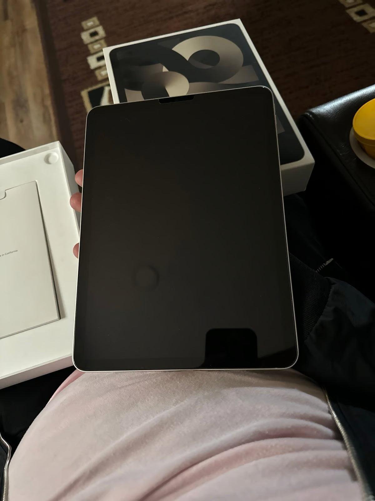 Apple iPad Air 5th Generation 256 GB in Starlight 8T96