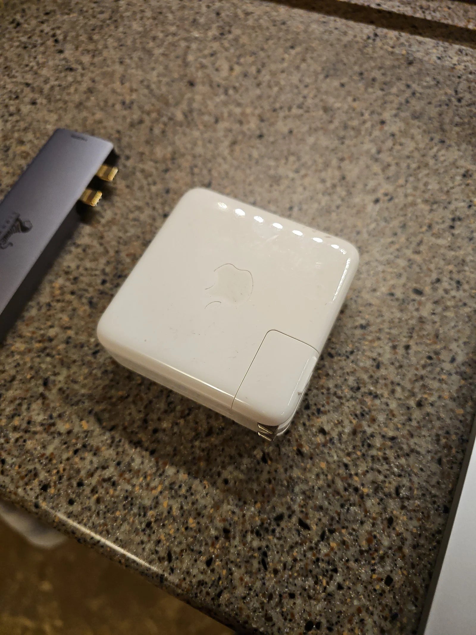 Apple Macbook Pro A2338 13in **many extras** 2E56