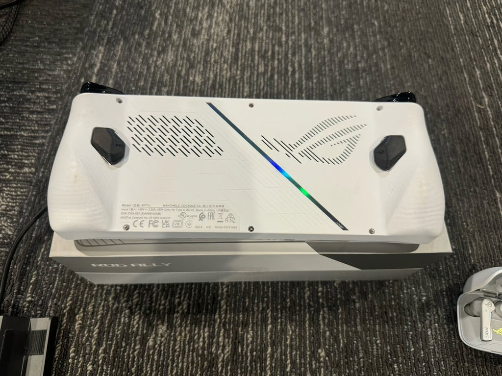 ASUS rog ally z1 extreme 512gb with dock & earbuds 9P38