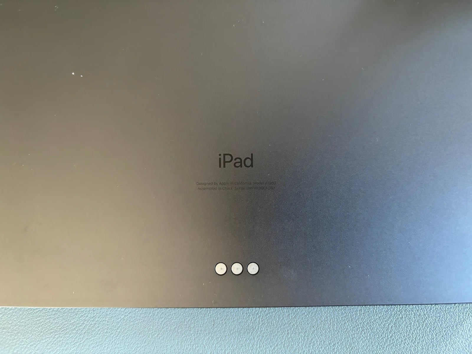 iPad Pro 2018 11-inch 1st Generation 64 GB Wi-Fi Only w/ cases 5P91