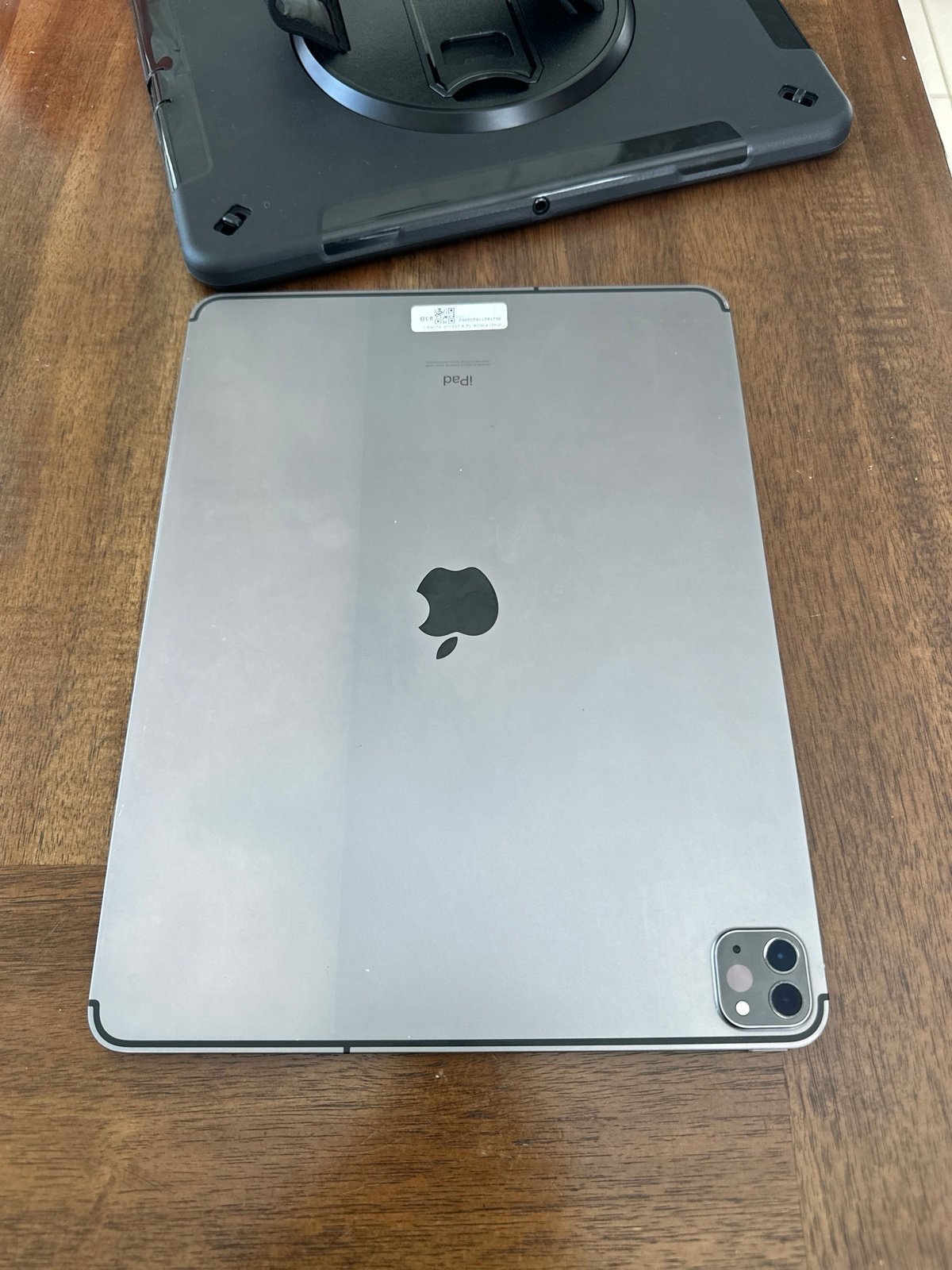 Apple iPad Pro 12.9 4th Generation 256 GB in Space Gray (Cellular and WIFI) 1F97