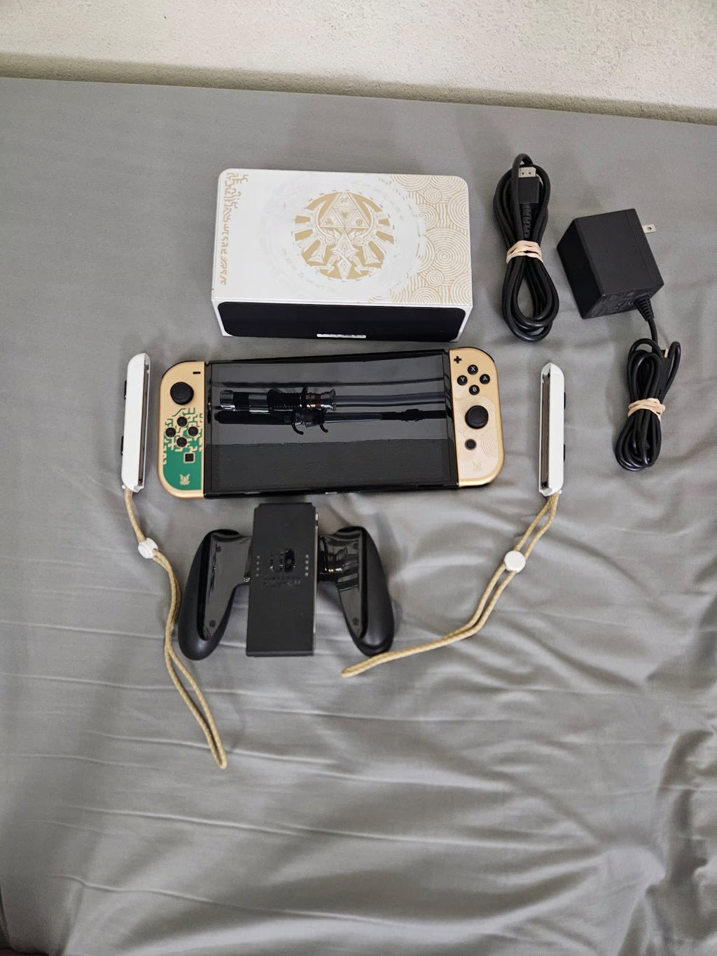 Nintendo Switch OLED Zelda Tears of the Kingdom LE 6T22