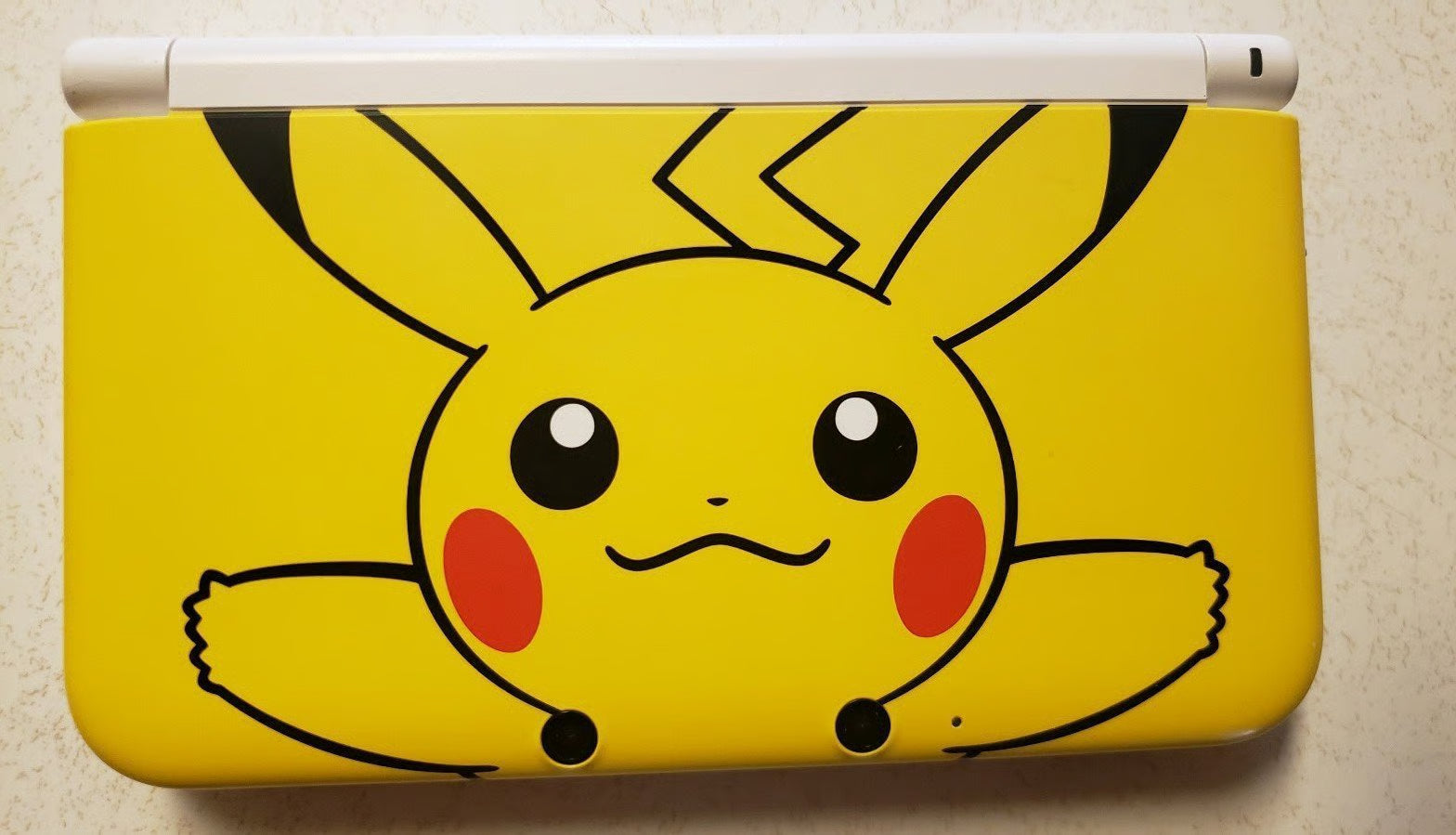 Pikachu 3Ds Nintendo special pikachu yellow edition XL* only used twice*