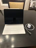 iPad Pro 12.9�?M2 256GB Bundle 9S86