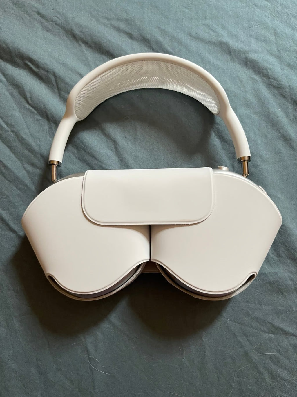 Apple AirPods Max with Smart Case in Silver 3H37