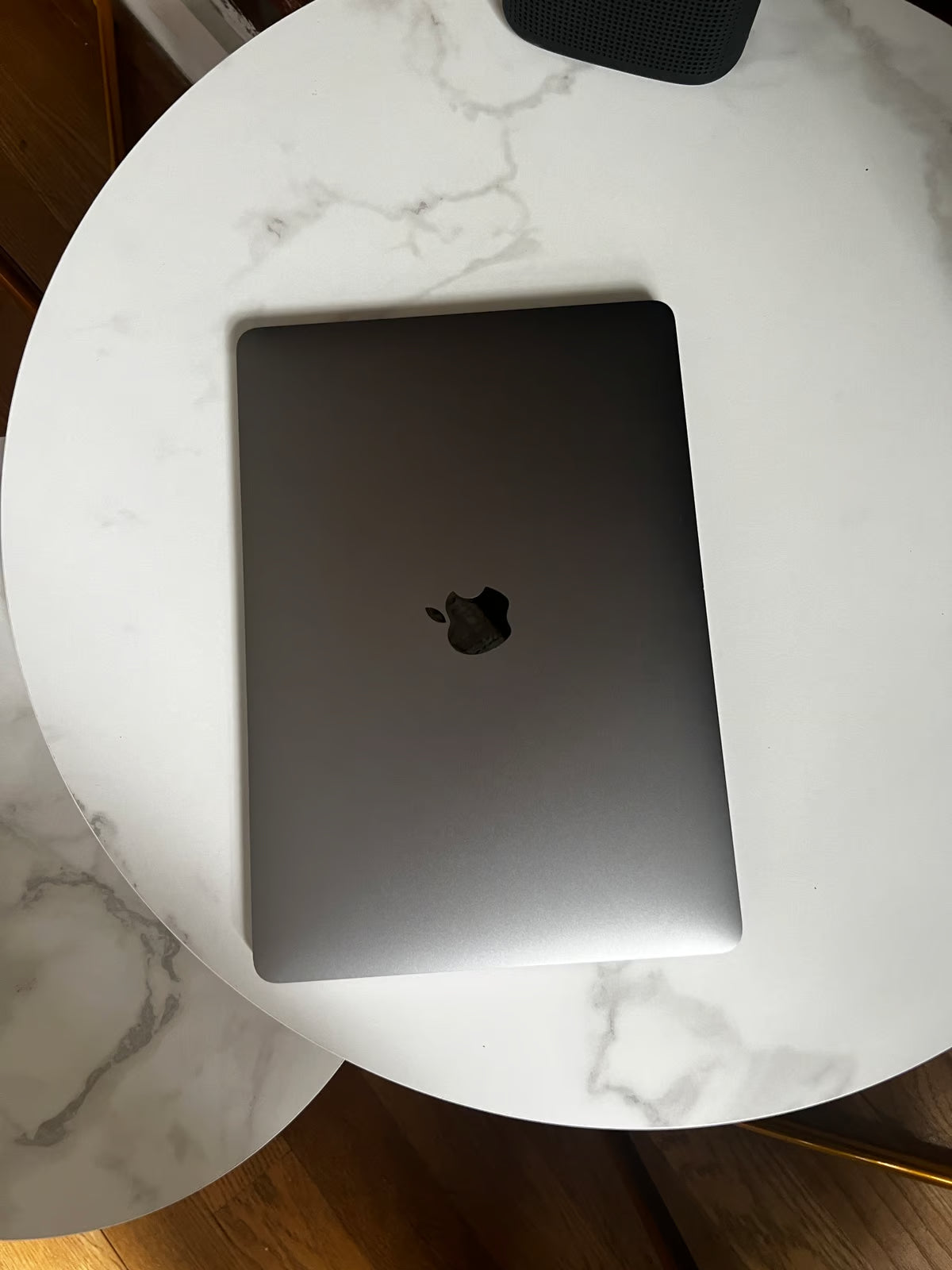 macbook pro 2020 1TB storage 3G13