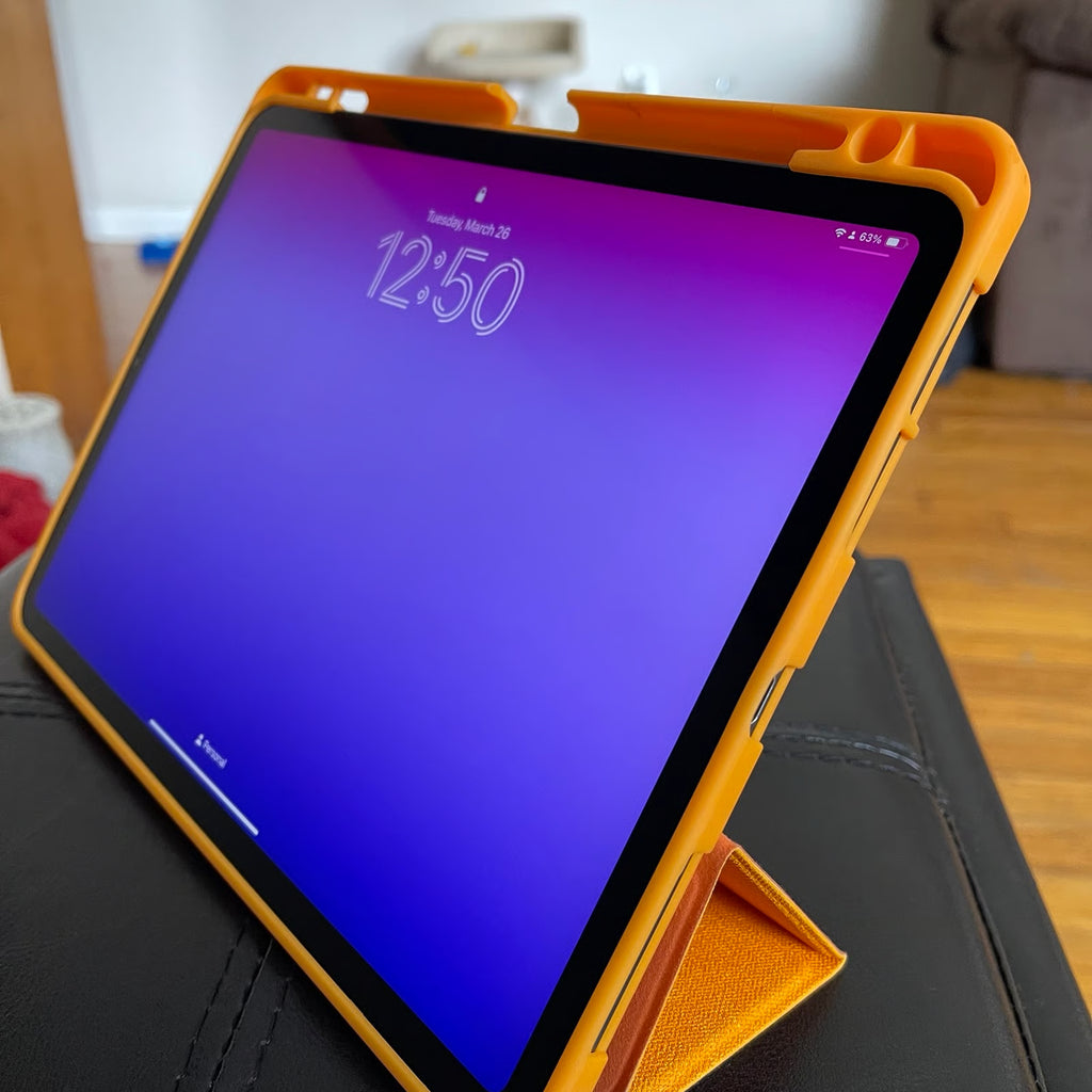 iPad Pro 11�?64gb wifi/cellular w/case 2C29