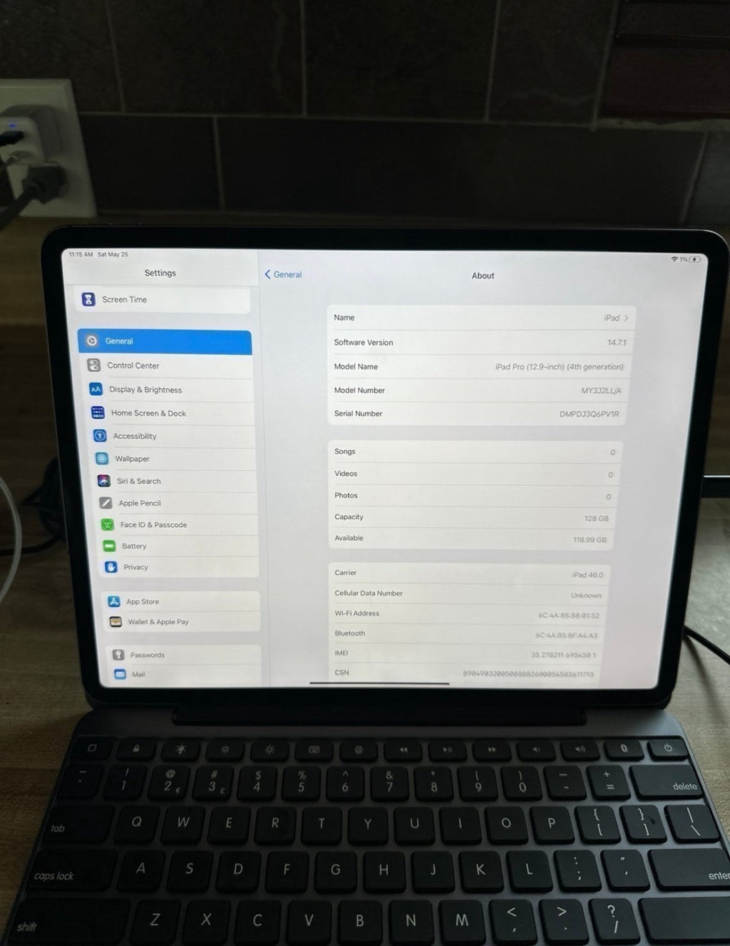 iPad Pro 12.9 inch 4th gen 128G + keyboard 8F56