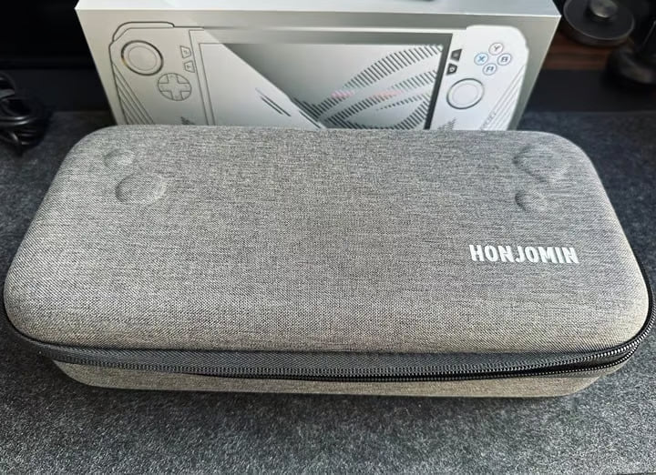 ASUS ROG Ally Z1 Extreme 512GB- Barely Used Mint condition 2O19