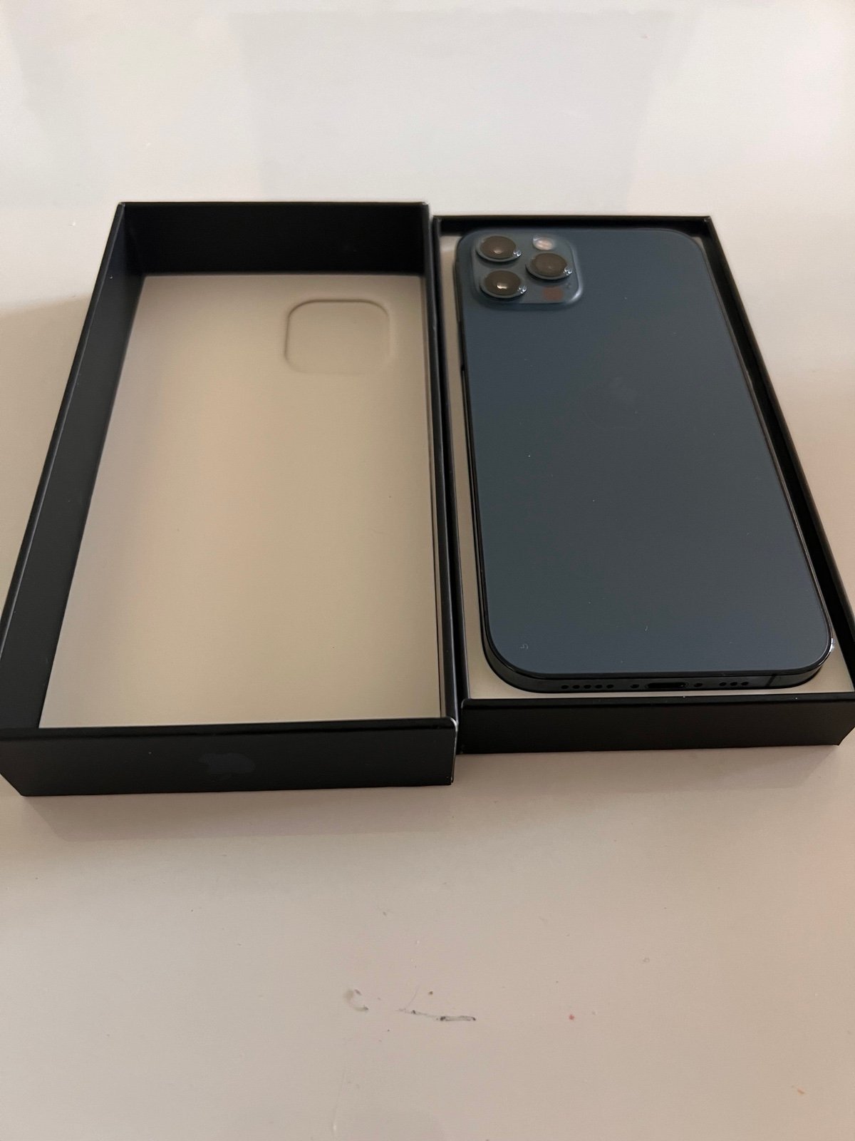 UNLOCKED - Apple iPhone 12 Pro 256 GB in EXCLUSIVE color: Pacific Blue 2B16