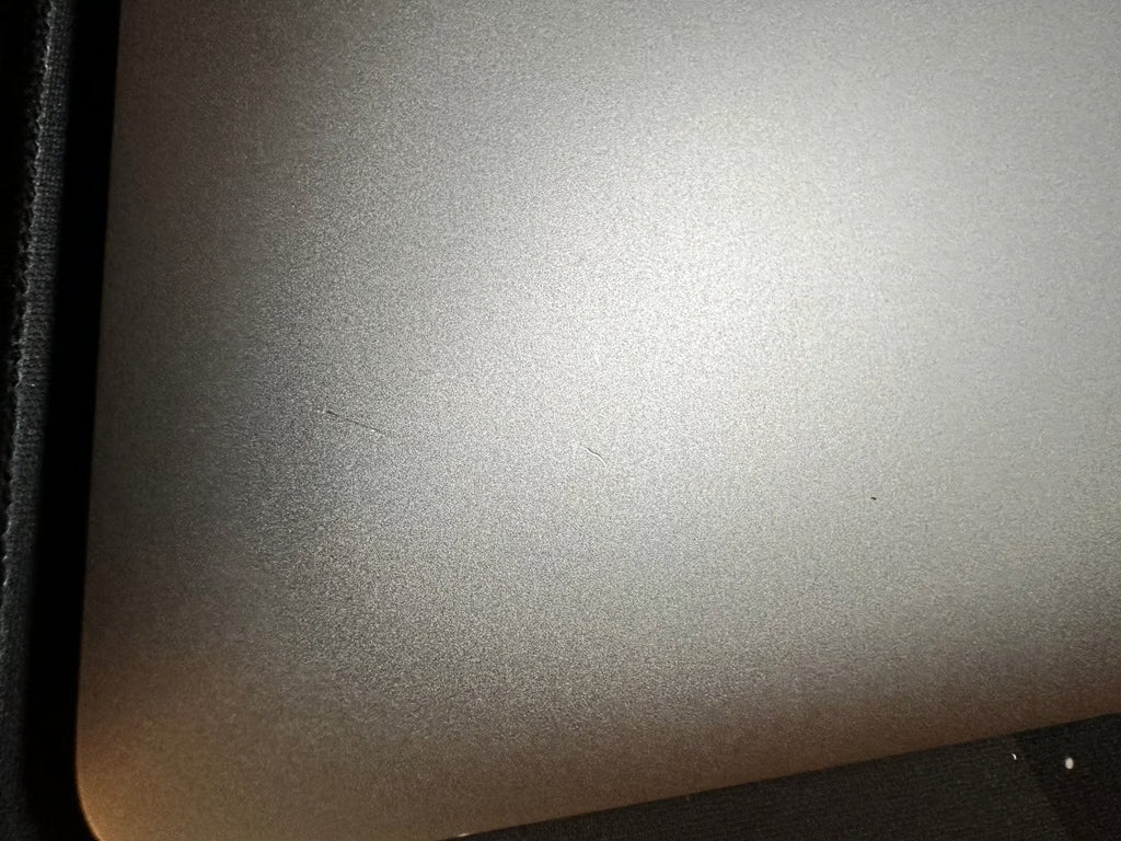 Apple Macbook Pro A2338 13in.  M2 3.49 GHz  256GB SSD 2N69