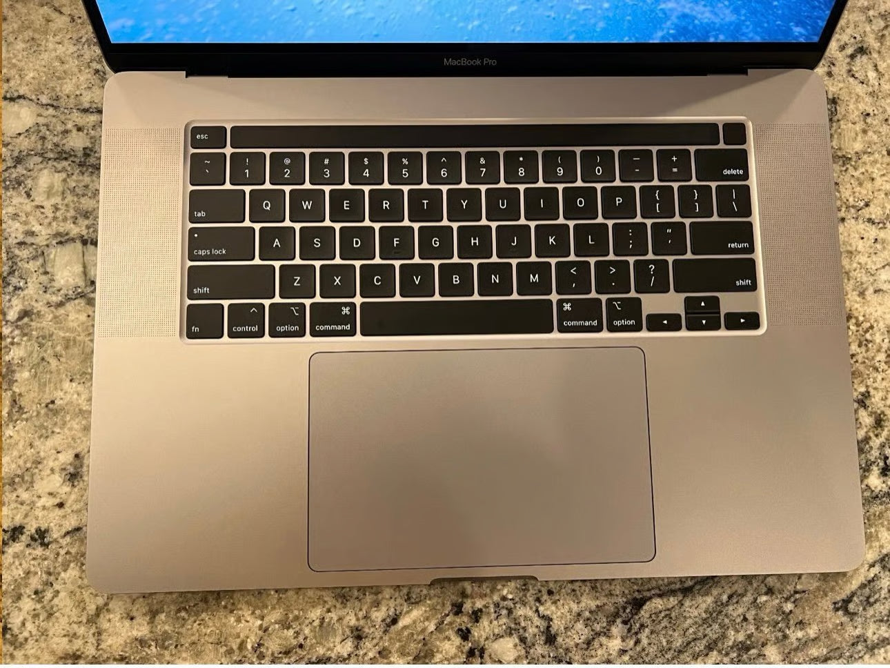 macbook pro 16 inch 6W27