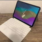 ipad 10th generation 256gb / plus a Magic Keyboard 1D78