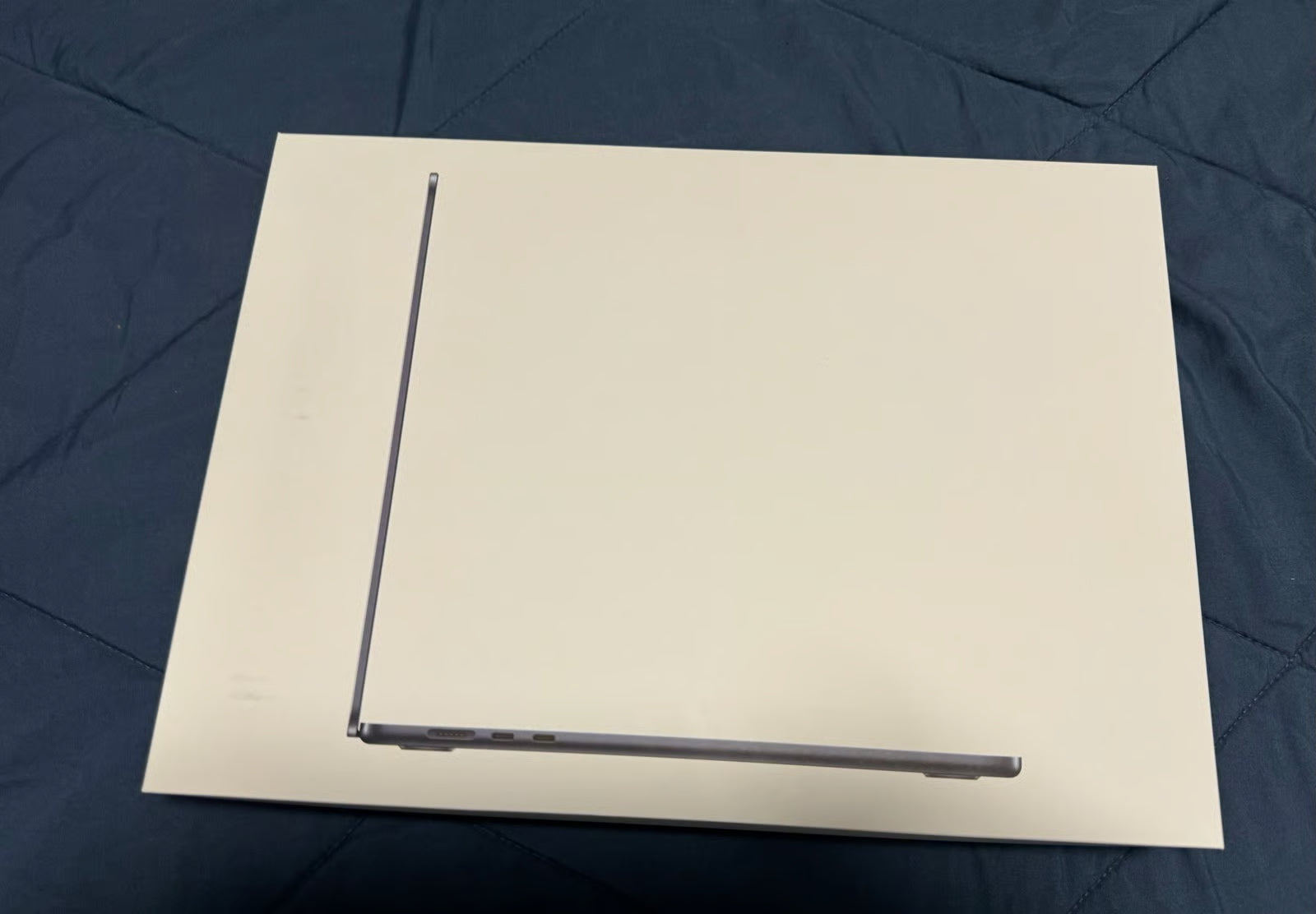 15 inch MacBook Air M2 1A83