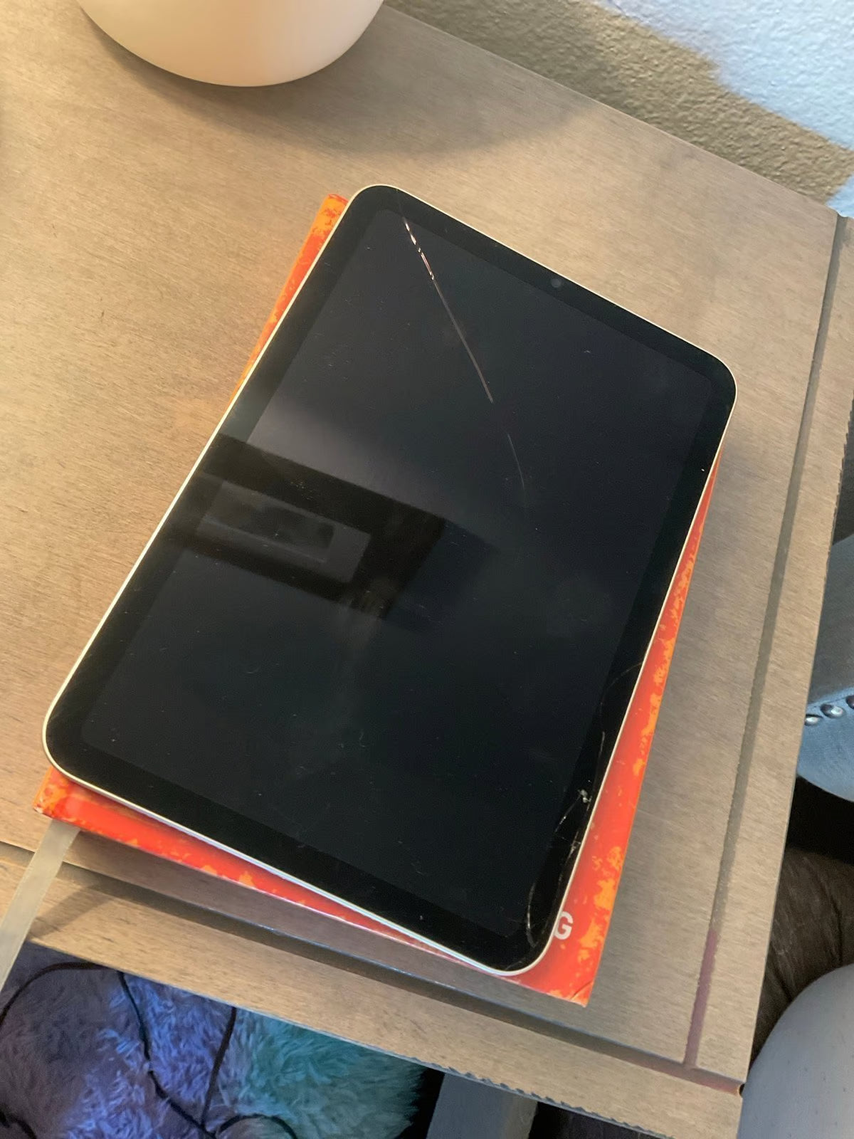 Apple iPad Mini 6th Generation 64 GB in Starlight 5J61