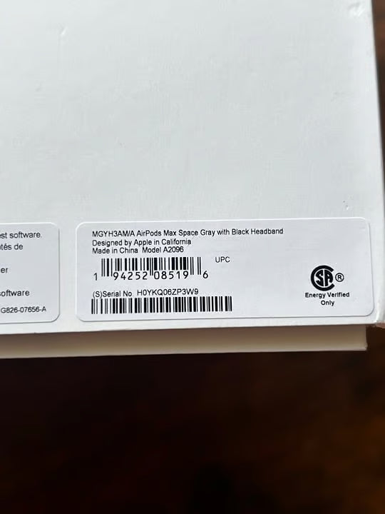 Apple Airpods Max Headphones with smart case 2H19