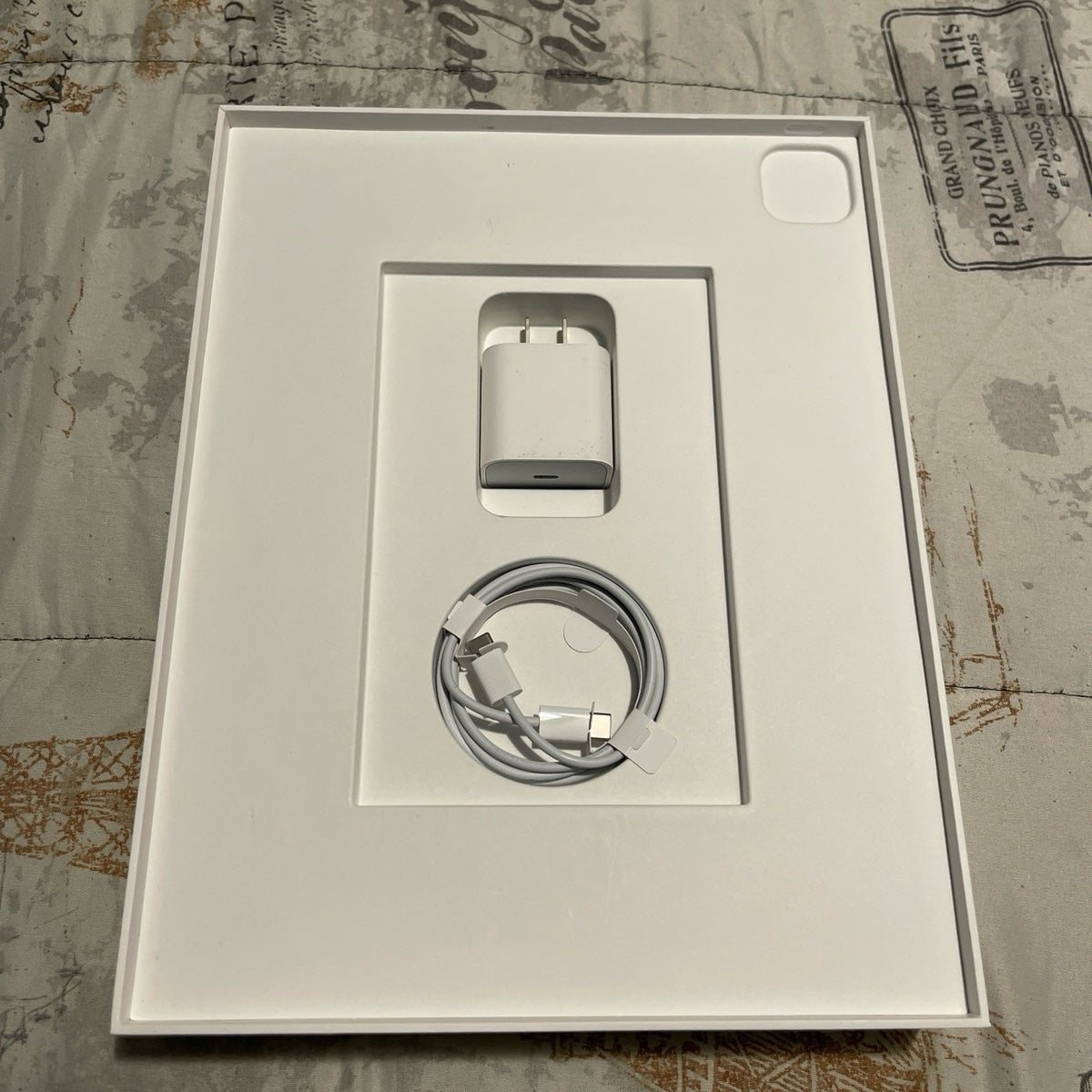 iPad 12.9 Pro UNLOCKED �?2nd generation Apple Pencil 8V28